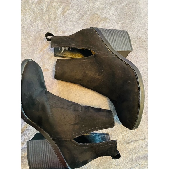 Mossimo Supply Co. Shoes - Black suede ankle boots 👢
